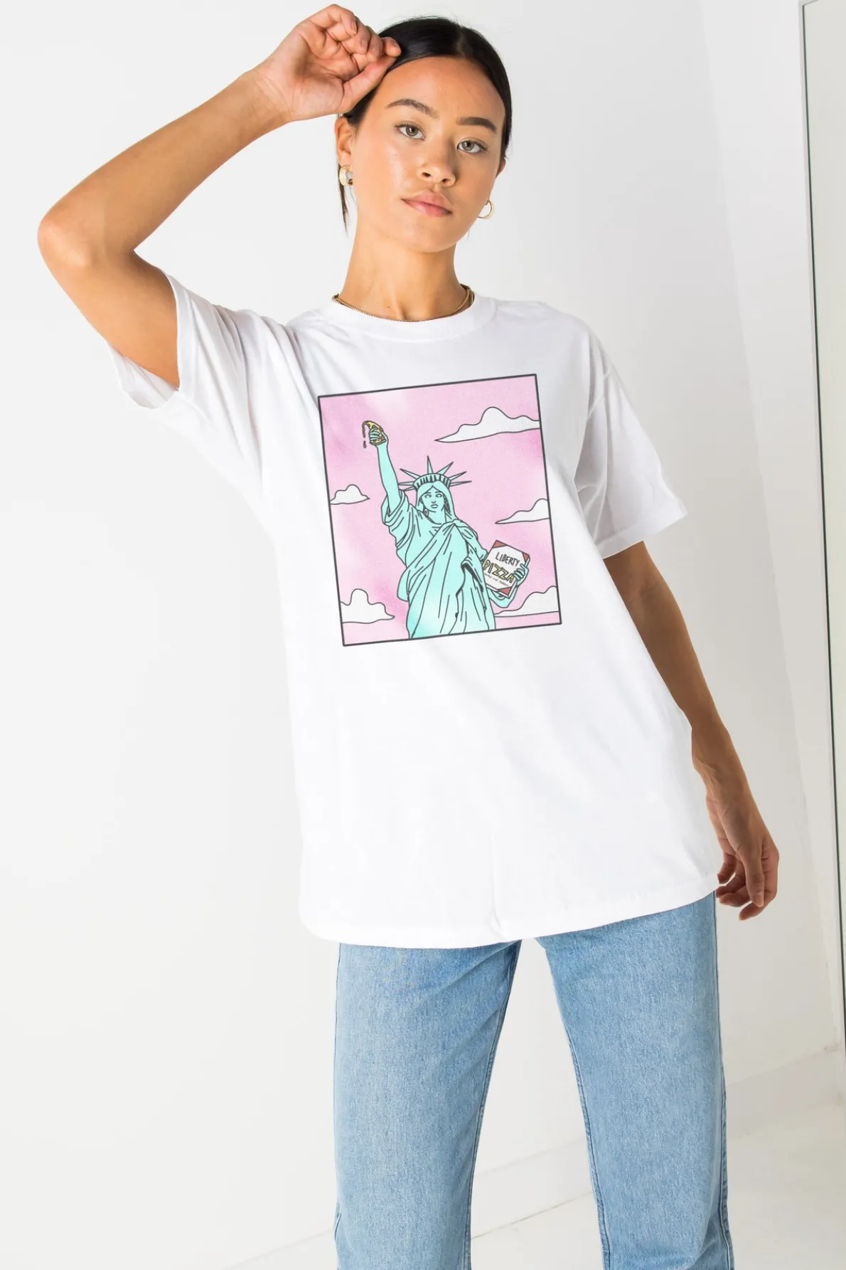 Daisy Street Relaxed T-Shirt with Pizza Statue Print-Women T-Shirts